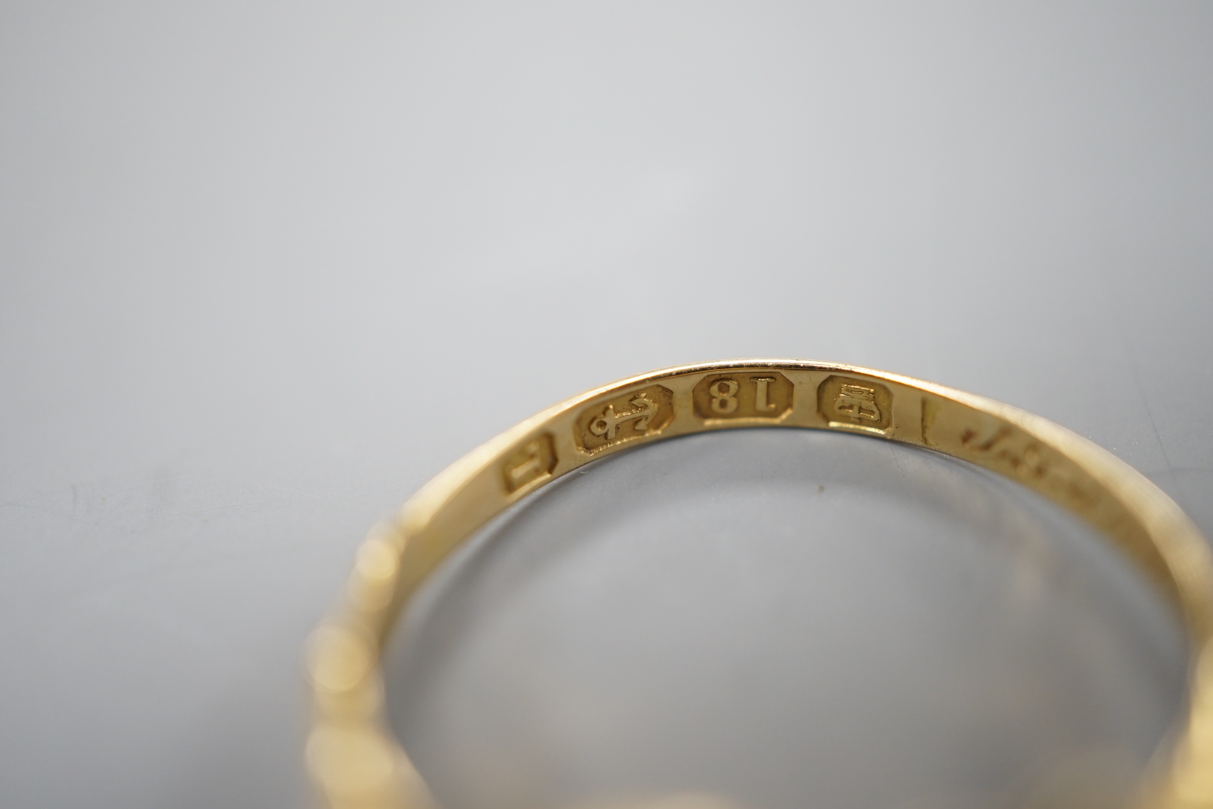 A Victorian 18ct gold, sardonyx and black enamel set mourning, with later engraved inscription, size P/Q, gross weight 2.1 grams, the matrix carved with a cross.